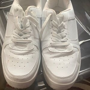 No Boundaries Women's White Sneakers